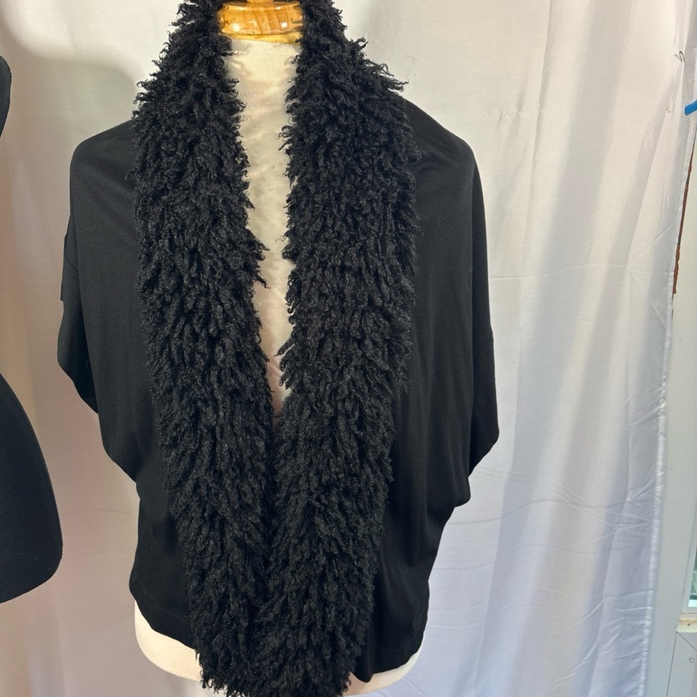 Natori Black Open cocoon cardigan with Faux Fur Accents Small